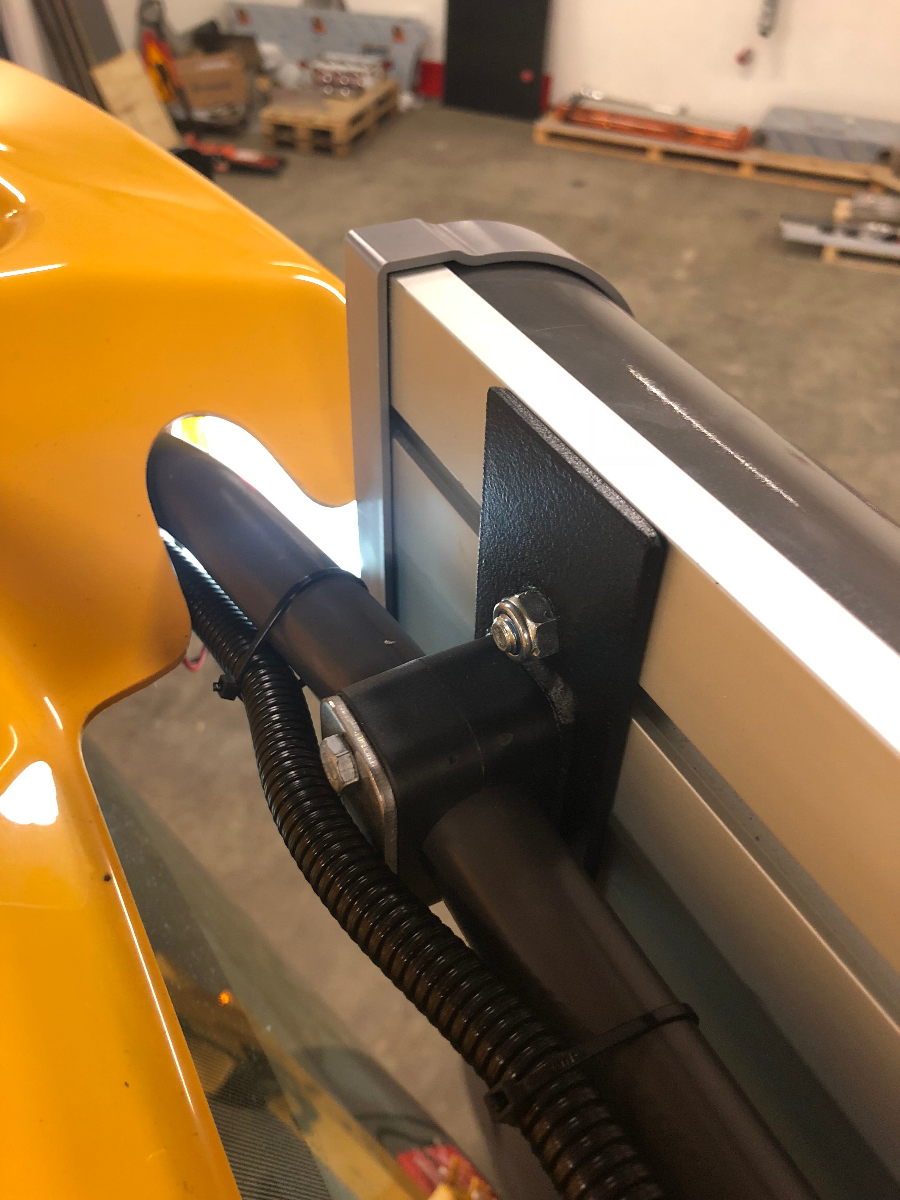 Festesett Aeroslim 20x87 for Volvo hjullastere
